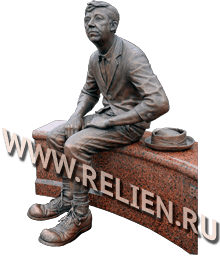 Памятник народному артисту СССР Ю. В. Никулину в городе Демидове Смоленской области. 
